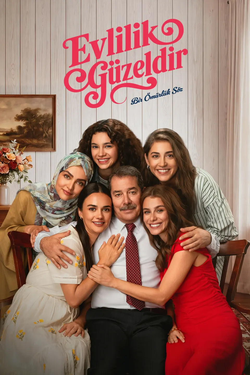 Evlilik Güzeldir dikey afişi: takım elbiseli baba, etrafında sarılan beş kızı ve aile büyükleri
