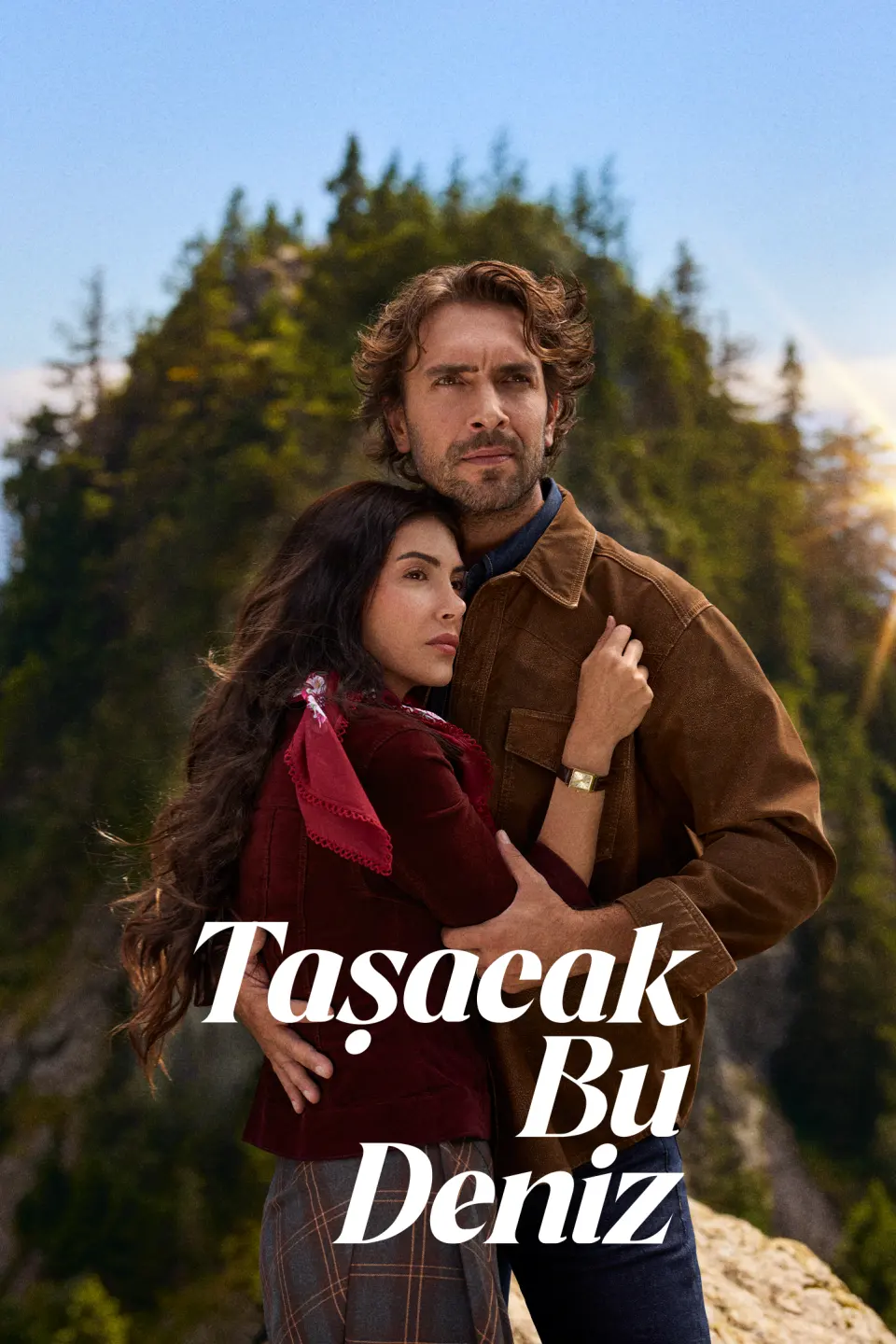 Taşacak Bu Deniz dikey afişi: ormanlık Karadeniz yamacında sarılan bir çift